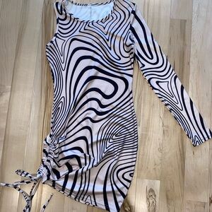 Beautifully designed dress that fits amazing on the body